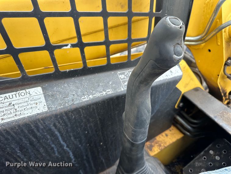 image for item OI9144 1999 John Deere 250 skid steer loader