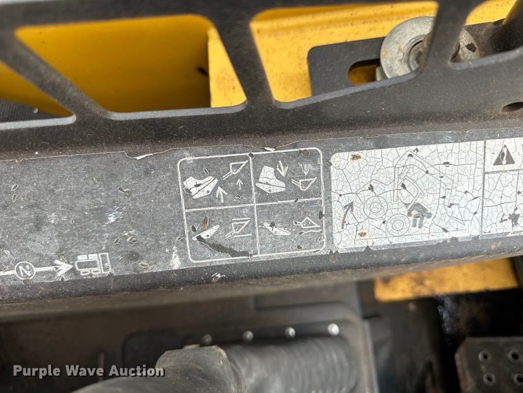 image for item OI9144 1999 John Deere 250 skid steer loader