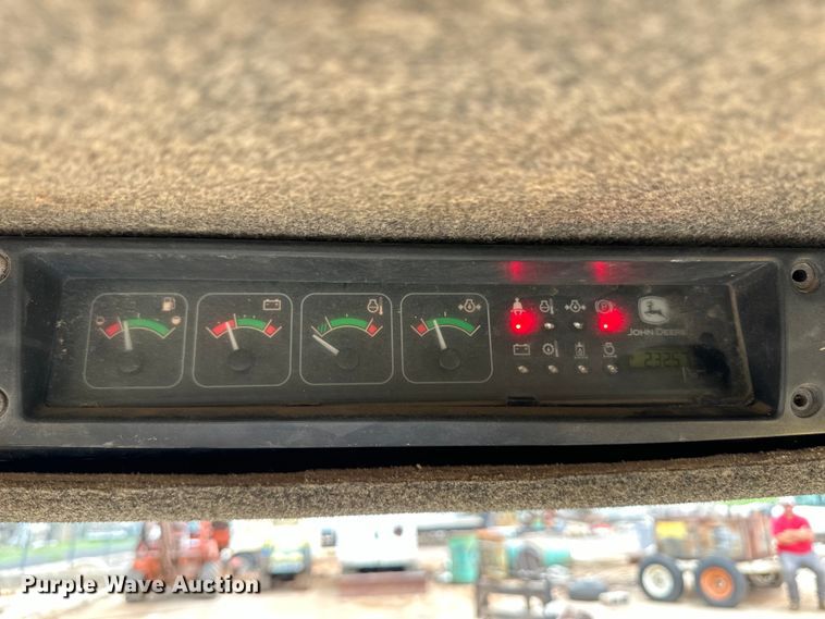 image for item OI9144 1999 John Deere 250 skid steer loader