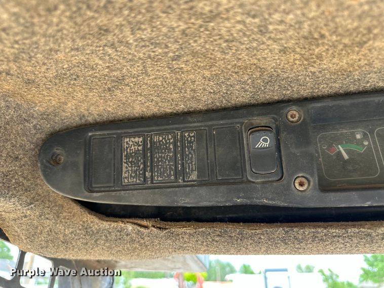 image for item OI9144 1999 John Deere 250 skid steer loader