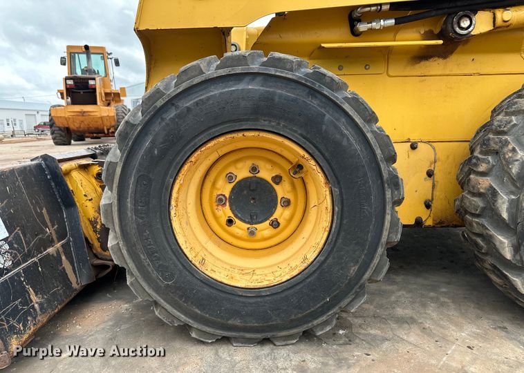 image for item OI9144 1999 John Deere 250 skid steer loader