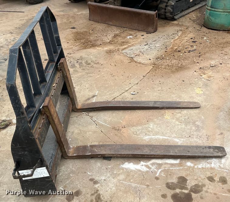 image for item OI9144 1999 John Deere 250 skid steer loader