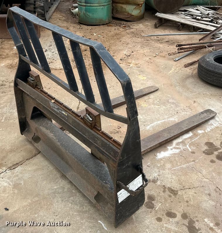 image for item OI9144 1999 John Deere 250 skid steer loader