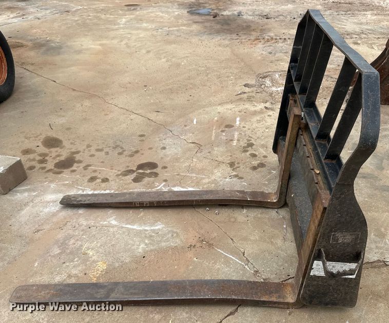 image for item OI9144 1999 John Deere 250 skid steer loader