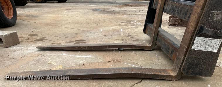 image for item OI9144 1999 John Deere 250 skid steer loader