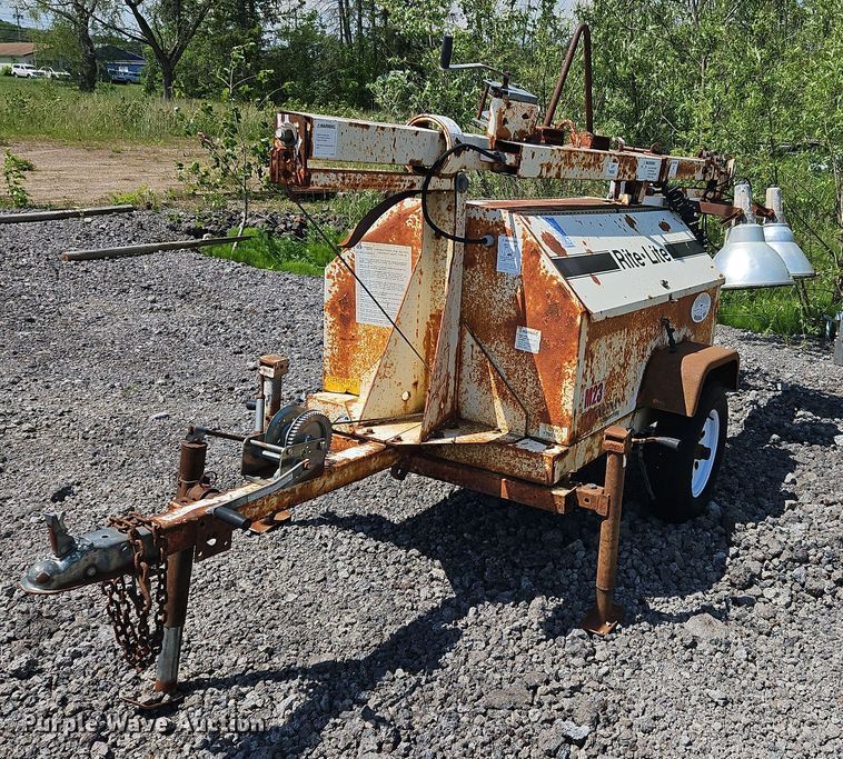 image for item OK9890 Coleman MH4000 light plant