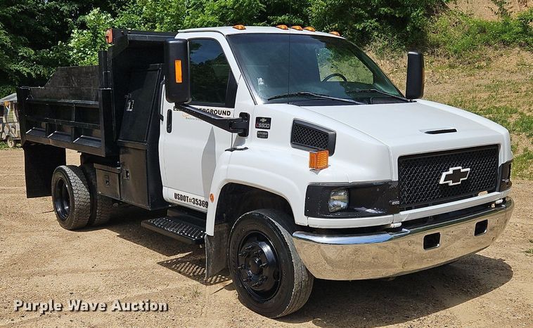 image for item OK9935 2004 Chevrolet  C5500  dump truck