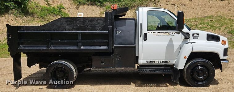 image for item OK9935 2004 Chevrolet  C5500  dump truck