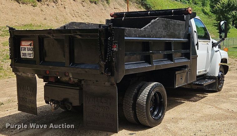 image for item OK9935 2004 Chevrolet  C5500  dump truck