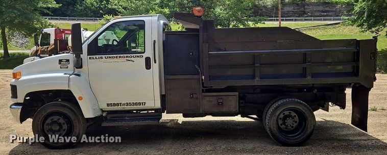 image for item OK9935 2004 Chevrolet  C5500  dump truck