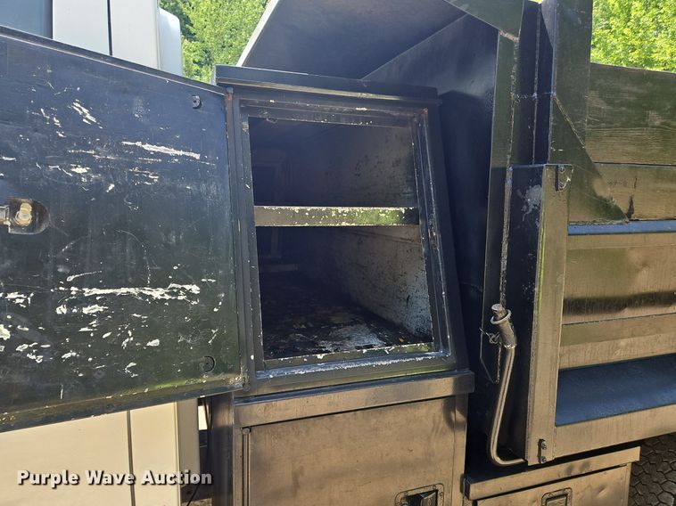 image for item OK9935 2004 Chevrolet  C5500  dump truck