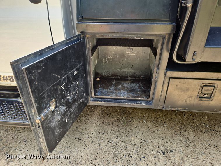 image for item OK9935 2004 Chevrolet  C5500  dump truck