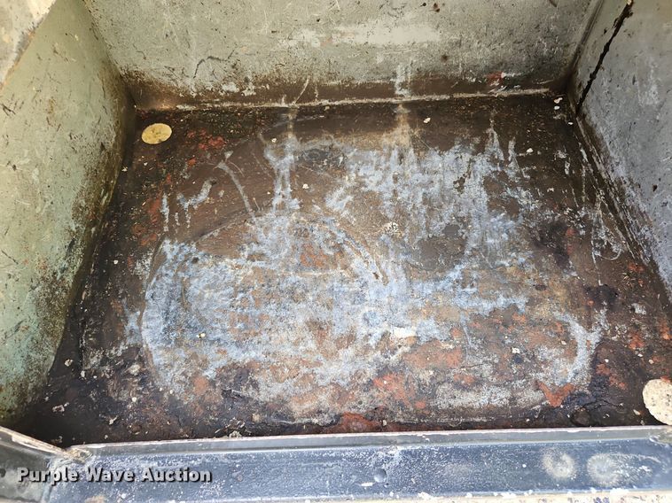 image for item OK9935 2004 Chevrolet  C5500  dump truck