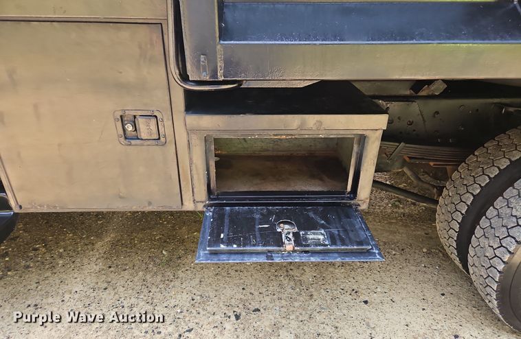 image for item OK9935 2004 Chevrolet  C5500  dump truck