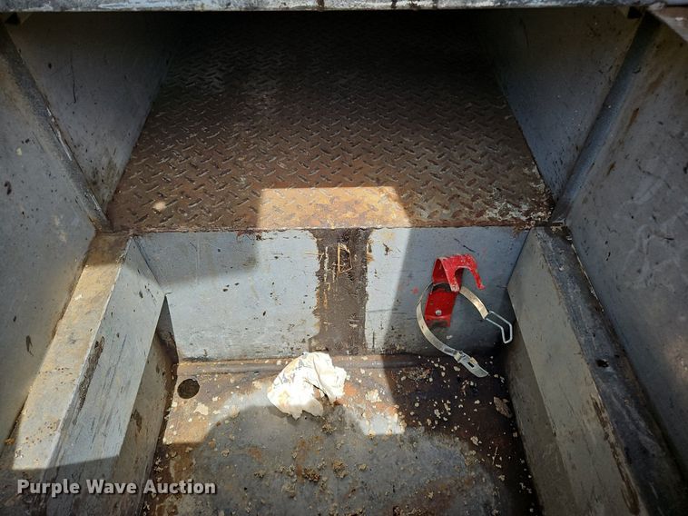 image for item OK9935 2004 Chevrolet  C5500  dump truck