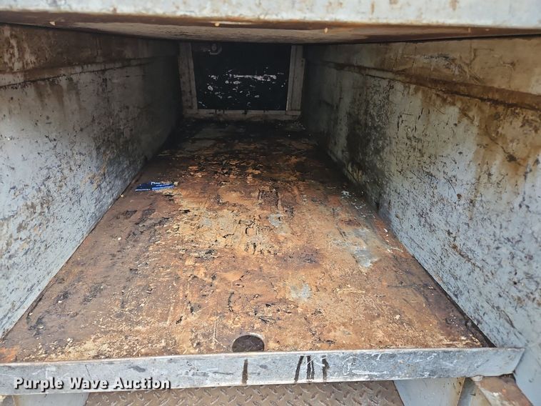 image for item OK9935 2004 Chevrolet  C5500  dump truck