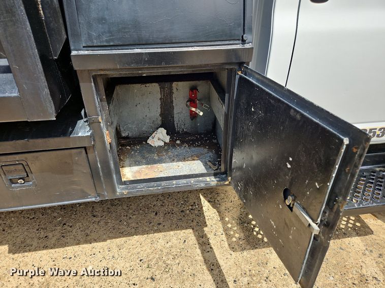 image for item OK9935 2004 Chevrolet  C5500  dump truck