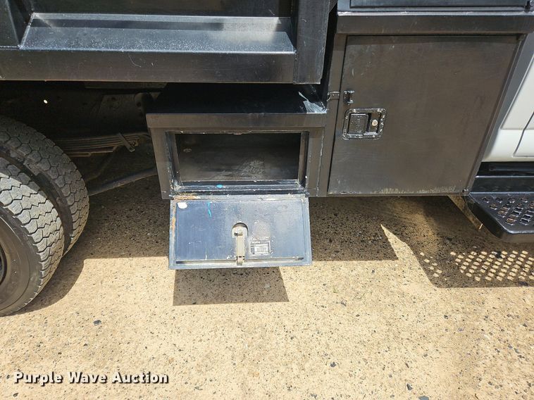 image for item OK9935 2004 Chevrolet  C5500  dump truck