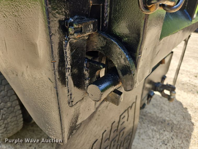 image for item OK9935 2004 Chevrolet  C5500  dump truck