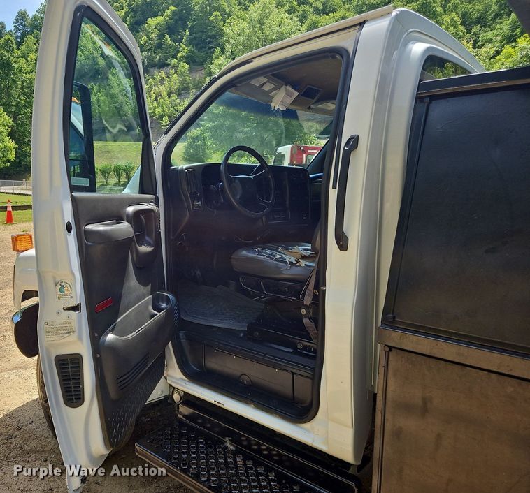 image for item OK9935 2004 Chevrolet  C5500  dump truck