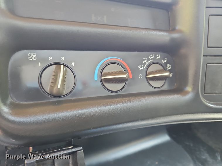 image for item OK9935 2004 Chevrolet  C5500  dump truck