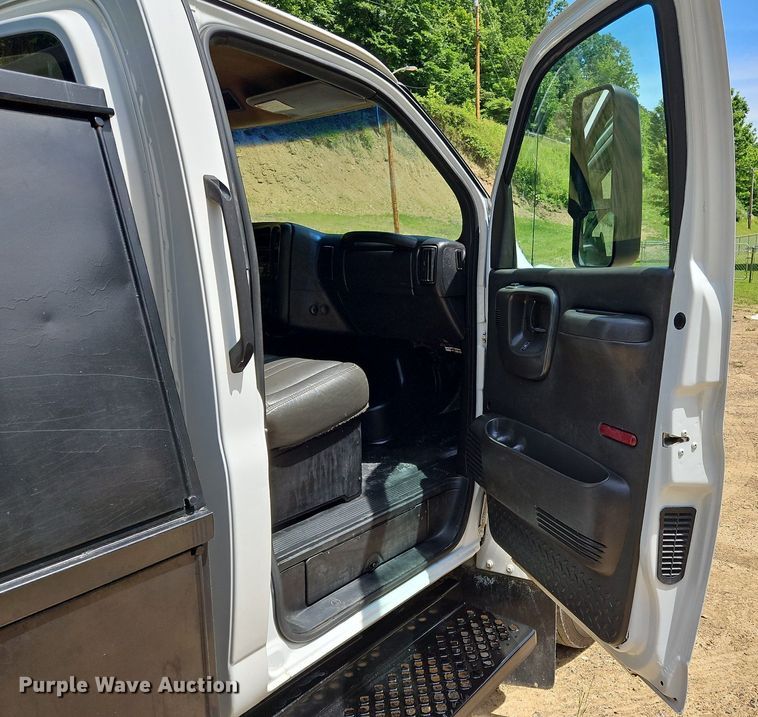 image for item OK9935 2004 Chevrolet  C5500  dump truck