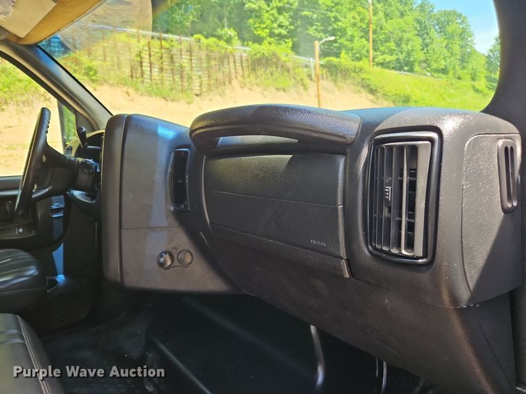 image for item OK9935 2004 Chevrolet  C5500  dump truck