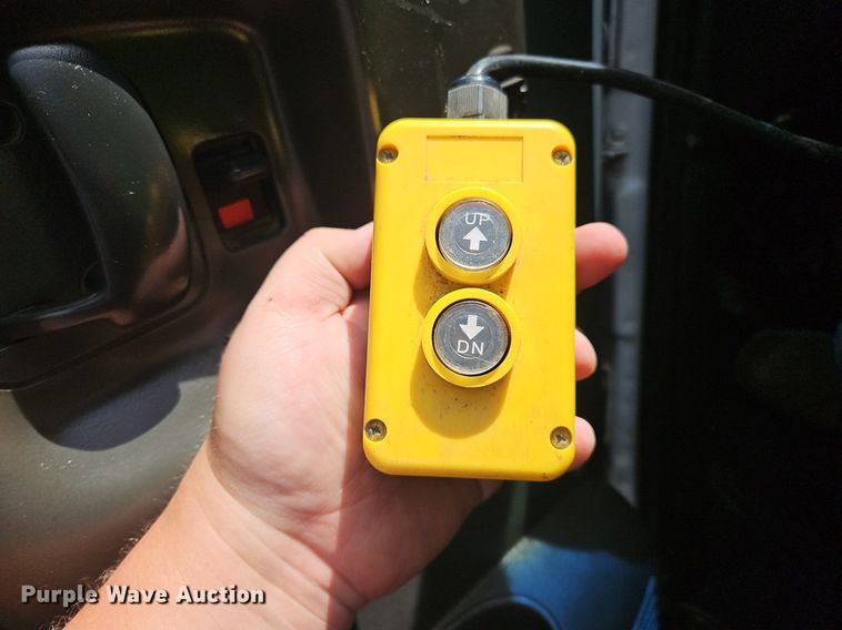 image for item OK9935 2004 Chevrolet  C5500  dump truck