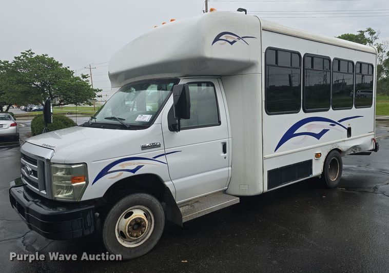 image for item DM1720 2009 Ford  E450 Super Duty  shuttle bus