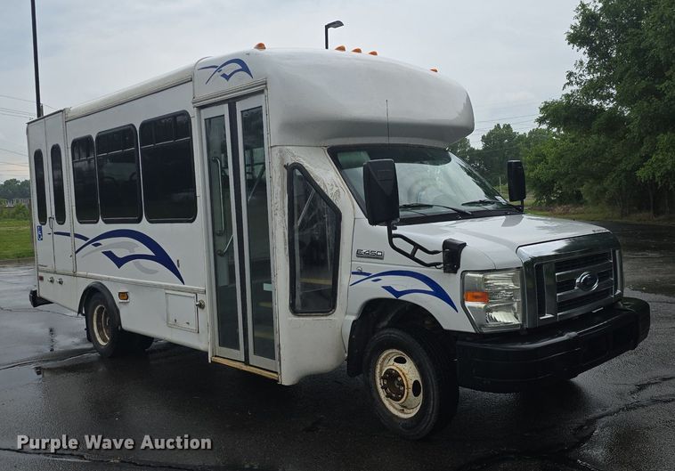 image for item DM1720 2009 Ford  E450 Super Duty  shuttle bus