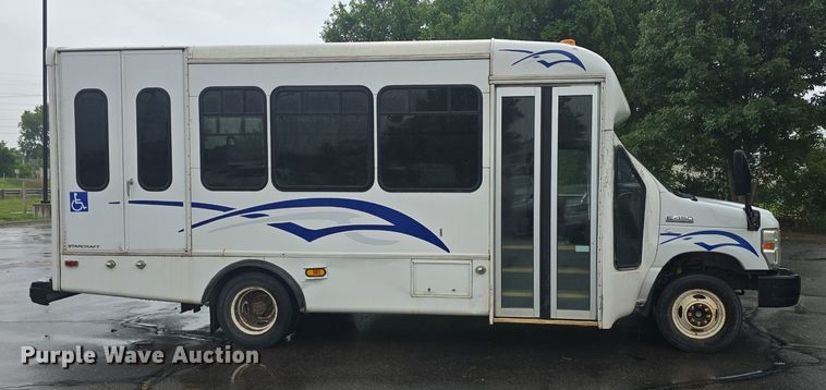 image for item DM1720 2009 Ford  E450 Super Duty  shuttle bus