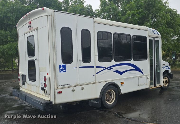 image for item DM1720 2009 Ford  E450 Super Duty  shuttle bus