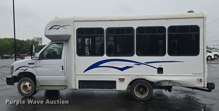 image for item DM1720 2009 Ford  E450 Super Duty  shuttle bus