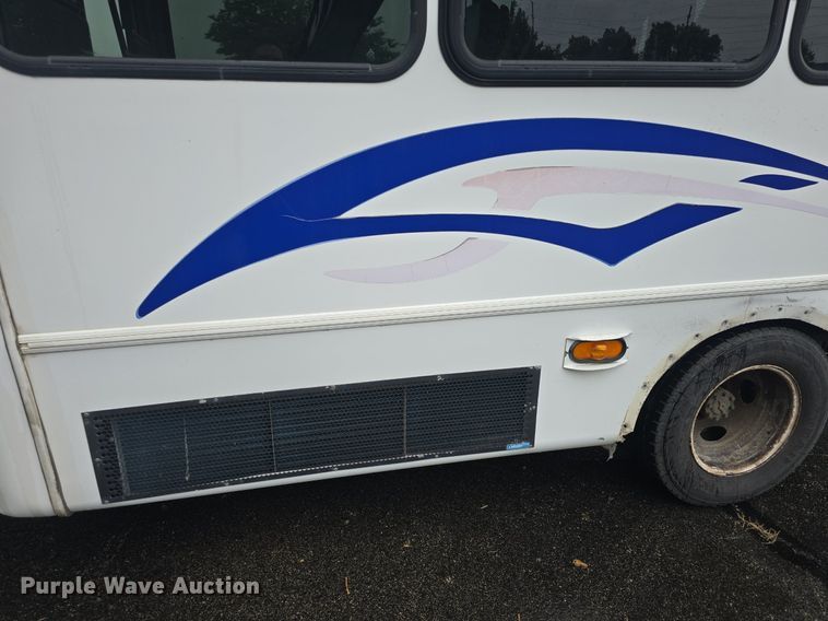 image for item DM1720 2009 Ford  E450 Super Duty  shuttle bus
