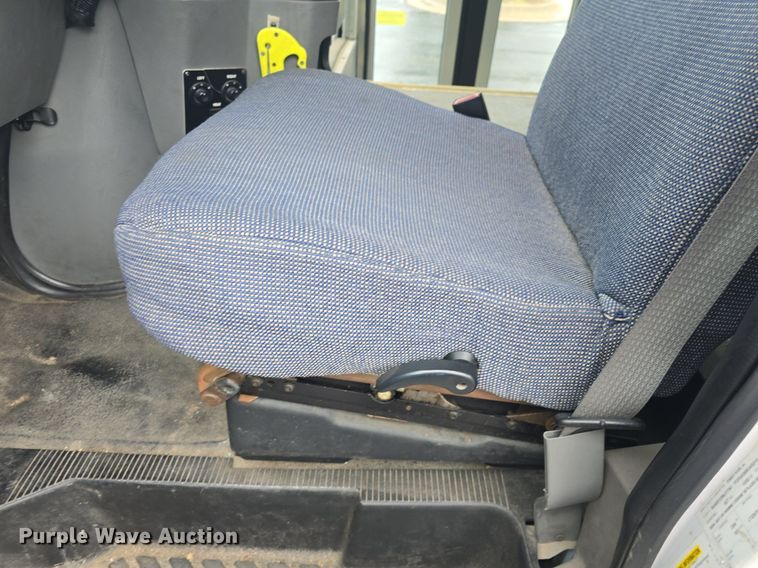 image for item DM1720 2009 Ford  E450 Super Duty  shuttle bus