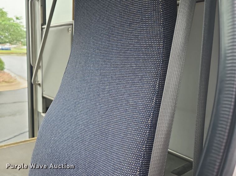 image for item DM1720 2009 Ford  E450 Super Duty  shuttle bus