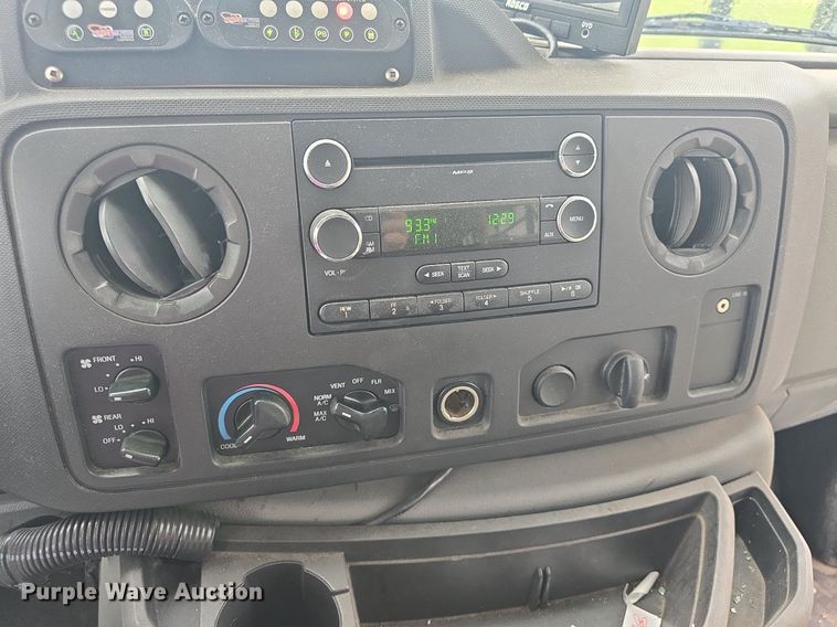 image for item DM1720 2009 Ford  E450 Super Duty  shuttle bus