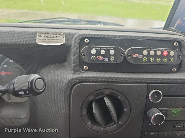 image for item DM1720 2009 Ford  E450 Super Duty  shuttle bus