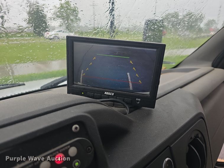 image for item DM1720 2009 Ford  E450 Super Duty  shuttle bus