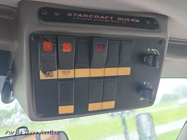 image for item DM1720 2009 Ford  E450 Super Duty  shuttle bus