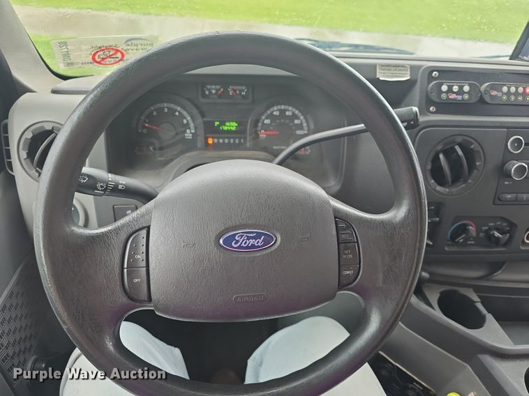 image for item DM1720 2009 Ford  E450 Super Duty  shuttle bus