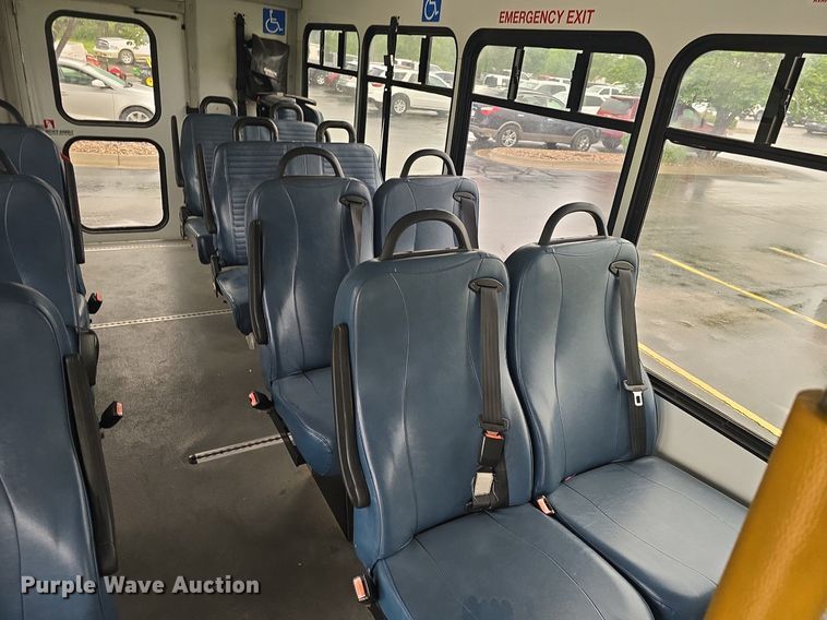 image for item DM1720 2009 Ford  E450 Super Duty  shuttle bus