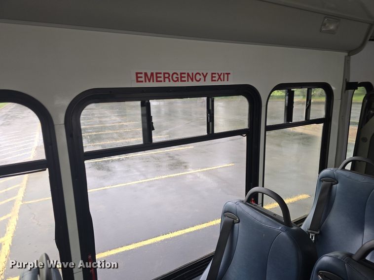 image for item DM1720 2009 Ford  E450 Super Duty  shuttle bus