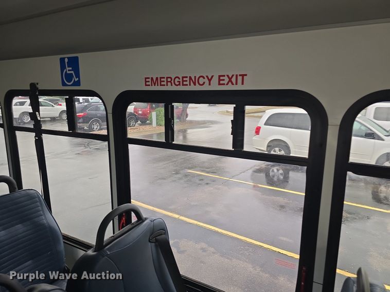 image for item DM1720 2009 Ford  E450 Super Duty  shuttle bus