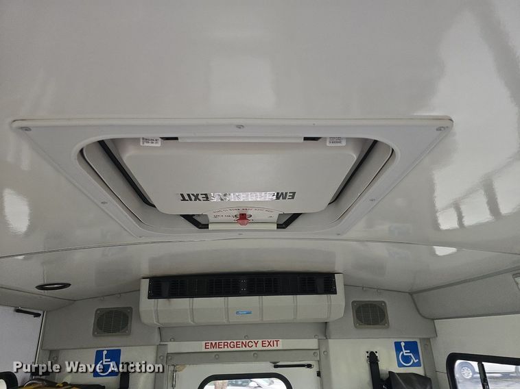 image for item DM1720 2009 Ford  E450 Super Duty  shuttle bus