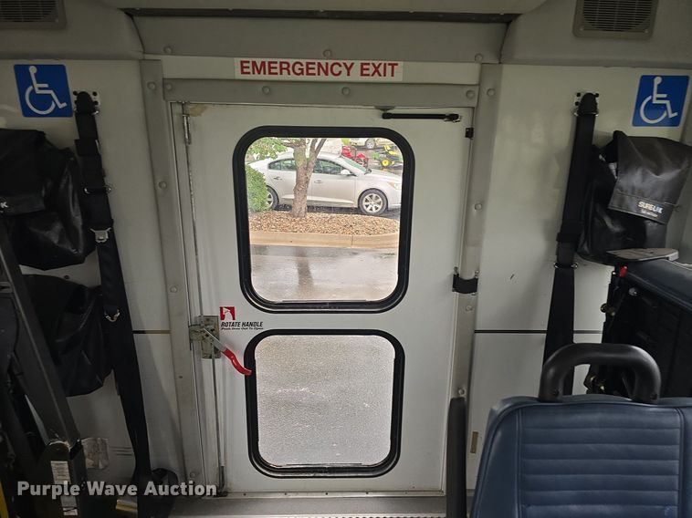 image for item DM1720 2009 Ford  E450 Super Duty  shuttle bus