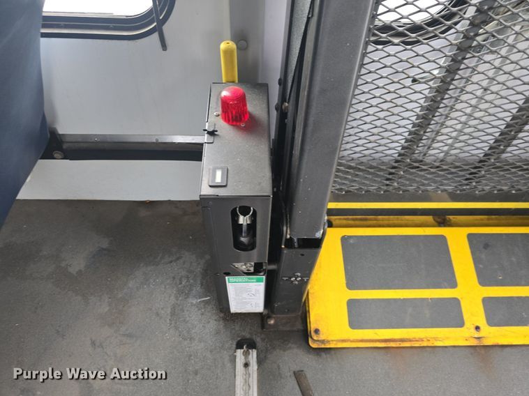 image for item DM1720 2009 Ford  E450 Super Duty  shuttle bus