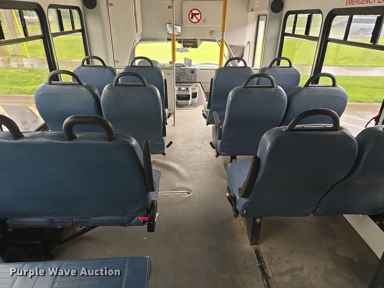 image for item DM1720 2009 Ford  E450 Super Duty  shuttle bus