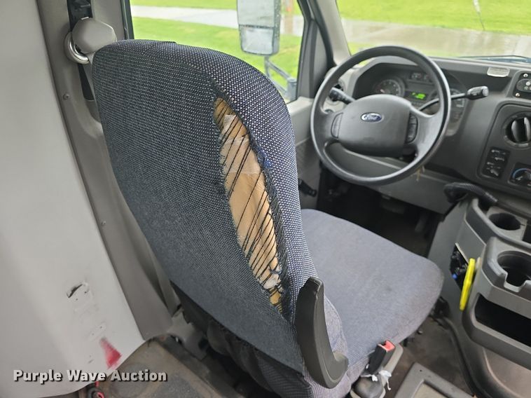 image for item DM1720 2009 Ford  E450 Super Duty  shuttle bus