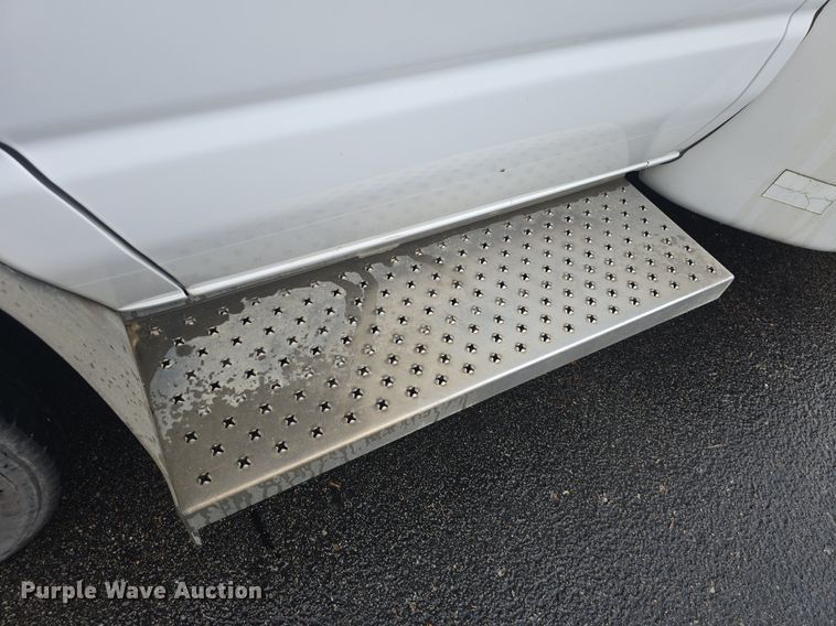 image for item DM1720 2009 Ford  E450 Super Duty  shuttle bus